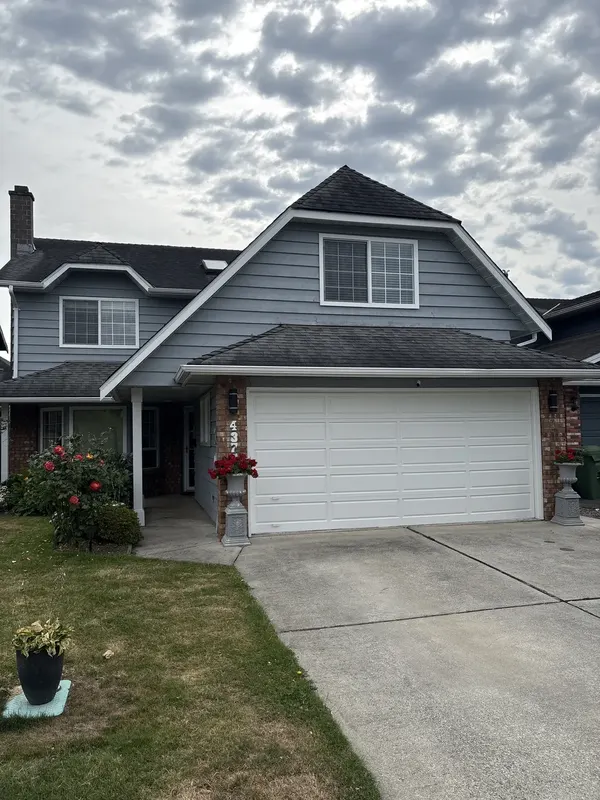 Steveston Richmond home after two-tone exterior repaint by Colour Craft